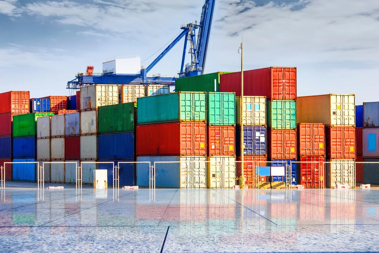 cargo, containers, port, logistics, delivery, equipment, export, freight, goods, harbor, heavy, industrial, industry, international, loading, marine, logistics, logistics, logistics, logistics, logistics, export. Selling into the US from Canada under CUSMA, which plan sections matter
